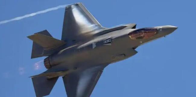 美日媒体分析：中国歼-20与F-35在东海对决 五代机首次交锋