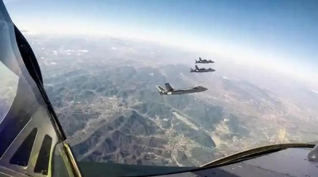 美日媒体分析：中国歼-20与F-35在东海对决 五代机首次交锋