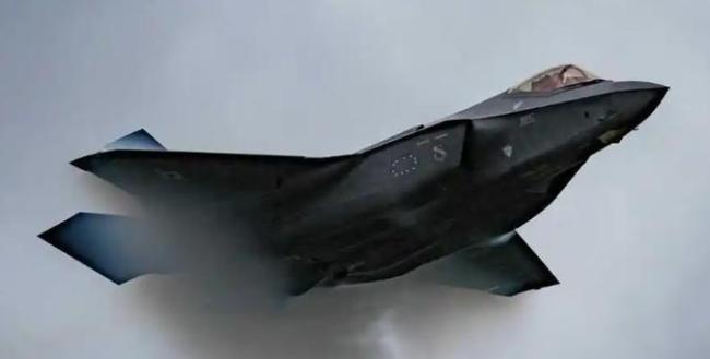 美日媒体分析：中国歼-20与F-35在东海对决 五代机首次交锋