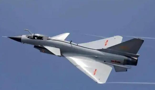 美日媒体分析：中国歼-20与F-35在东海对决 五代机首次交锋